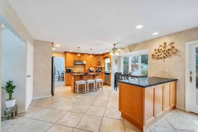 9 Kimberly Avenue Avenue, Farmingville, NY 11738