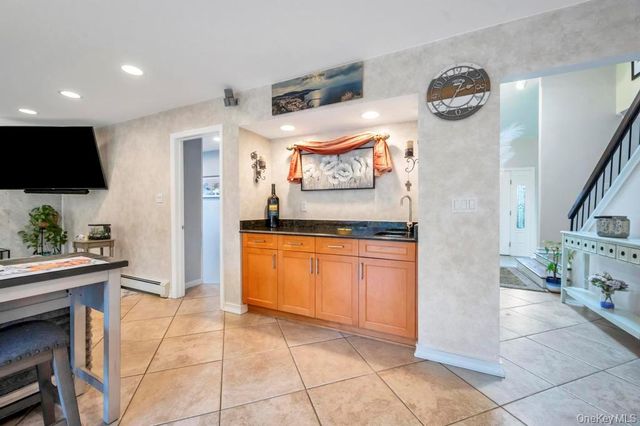 9 Kimberly Avenue Avenue, Farmingville, NY 11738