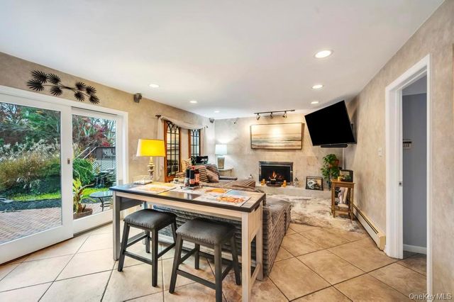 9 Kimberly Avenue Avenue, Farmingville, NY 11738