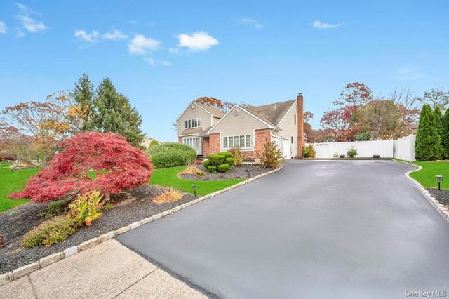 9 Kimberly Avenue Avenue, Farmingville, NY 11738