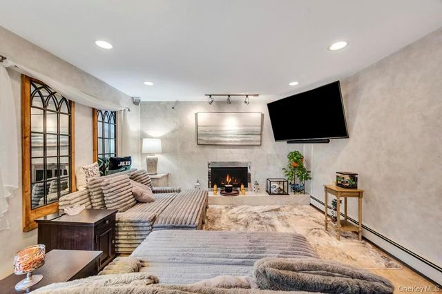 9 Kimberly Avenue Avenue, Farmingville, NY 11738