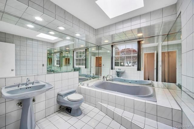 9 Kimberly Avenue Avenue, Farmingville, NY 11738