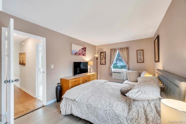 9 Kimberly Avenue Avenue, Farmingville, NY 11738