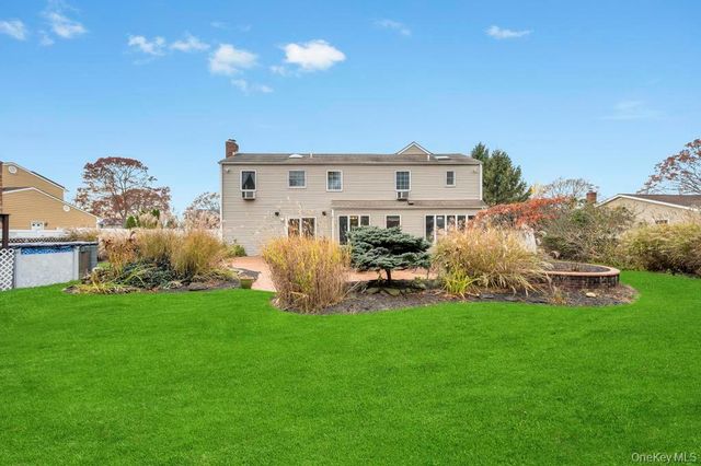 9 Kimberly Avenue Avenue, Farmingville, NY 11738