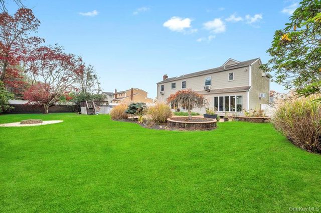 9 Kimberly Avenue Avenue, Farmingville, NY 11738