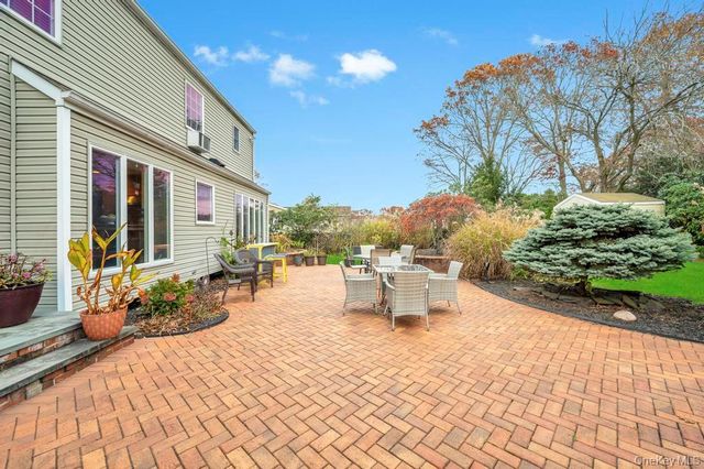 9 Kimberly Avenue Avenue, Farmingville, NY 11738