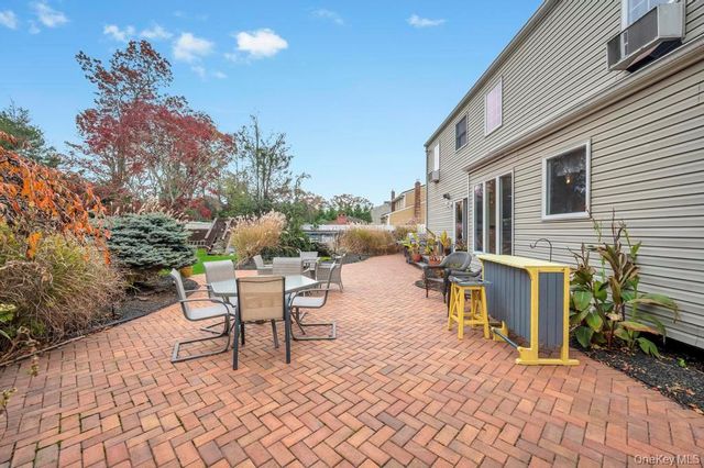 9 Kimberly Avenue Avenue, Farmingville, NY 11738