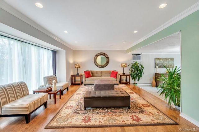 9 Kimberly Avenue Avenue, Farmingville, NY 11738