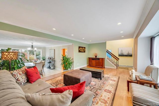 9 Kimberly Avenue Avenue, Farmingville, NY 11738