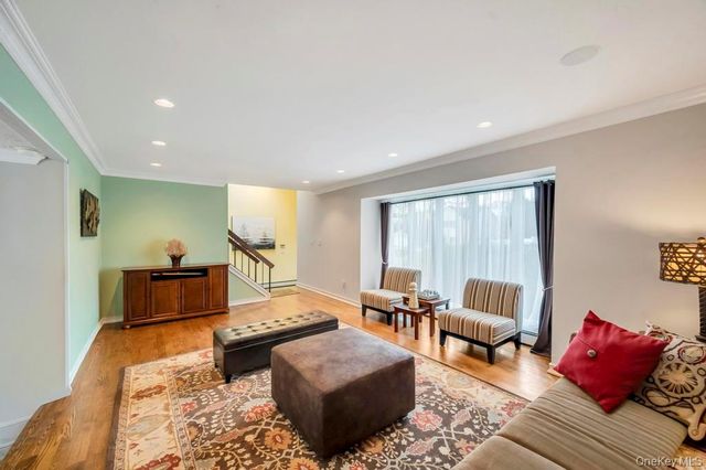 9 Kimberly Avenue Avenue, Farmingville, NY 11738