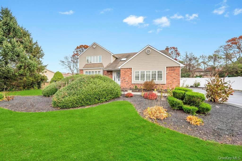 9 Kimberly Avenue Avenue, Farmingville, NY 11738