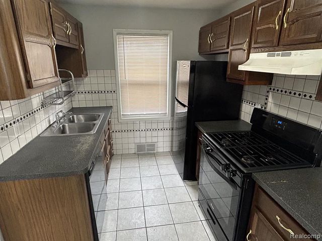 12871 Saratoga Street, Oak Park, MI 48237