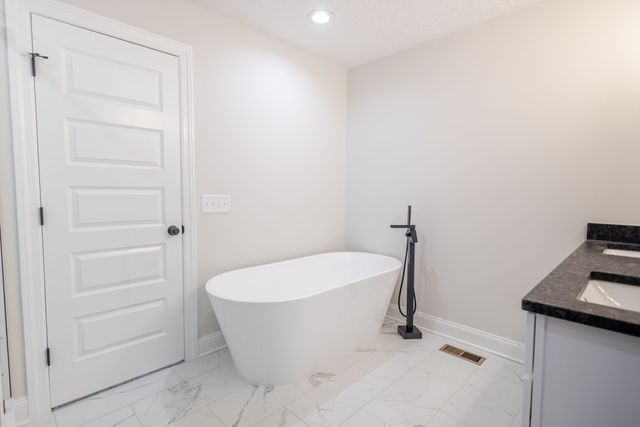 606 Shadow Dr, Shelbyville, TN 37160