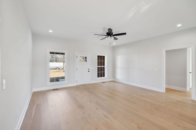 606 Shadow Dr, Shelbyville, TN 37160