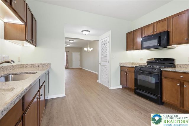 2022 Mercer Way, Forks Twp, PA 18040