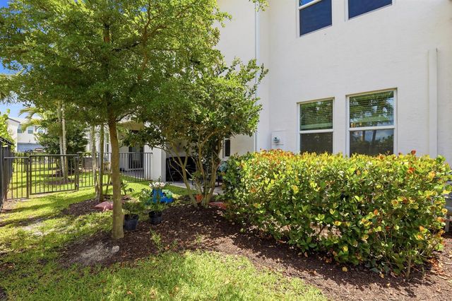 5169 Willow Creek Drive, Westlake, FL 33470