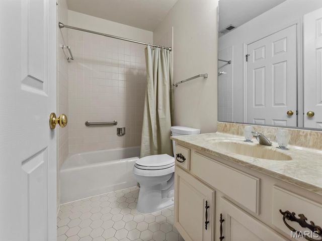 207 Ambridge Court 101, Chesterfield, MO 63017