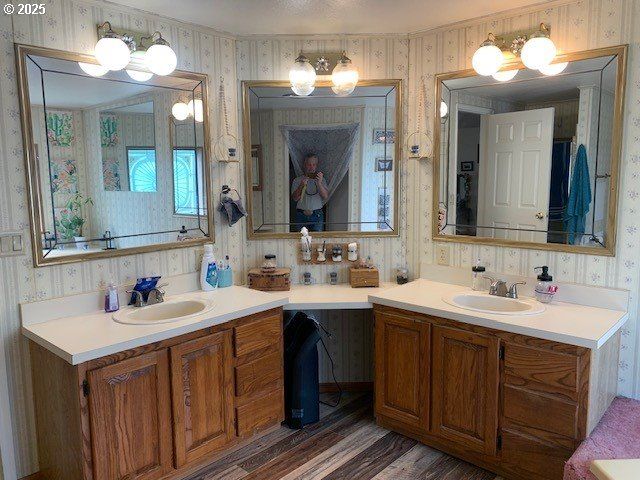 1517 Ne NEWTON CREEK Dr, Roseburg, OR 97470