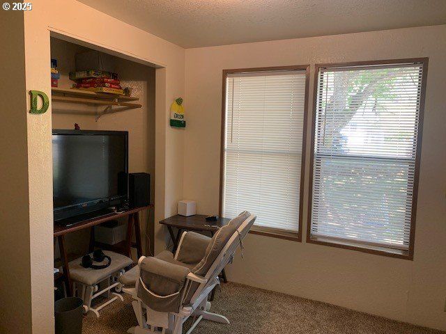 1517 Ne NEWTON CREEK Dr, Roseburg, OR 97470