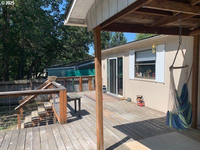 1517 Ne NEWTON CREEK Dr, Roseburg, OR 97470