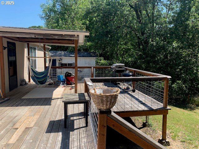 1517 Ne NEWTON CREEK Dr, Roseburg, OR 97470