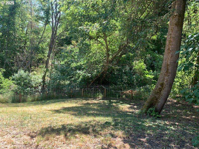 1517 Ne NEWTON CREEK Dr, Roseburg, OR 97470