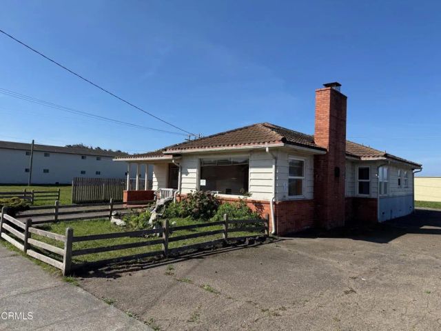 327 S Franklin Street, Fort Bragg, CA 95437