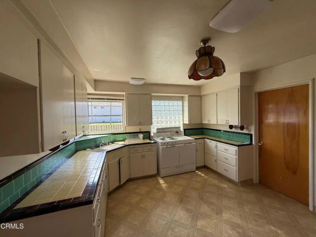 327 S Franklin Street, Fort Bragg, CA 95437