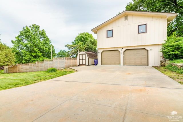 2020 Somerset Square, Manhattan, KS 66503