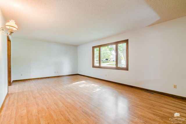 2020 Somerset Square, Manhattan, KS 66503