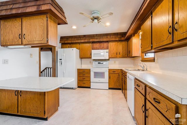 2020 Somerset Square, Manhattan, KS 66503
