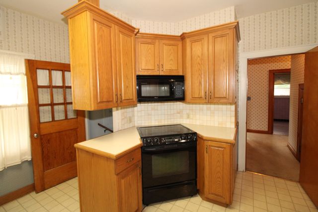 823 W Pine Ave, El Dorado, KS 67042