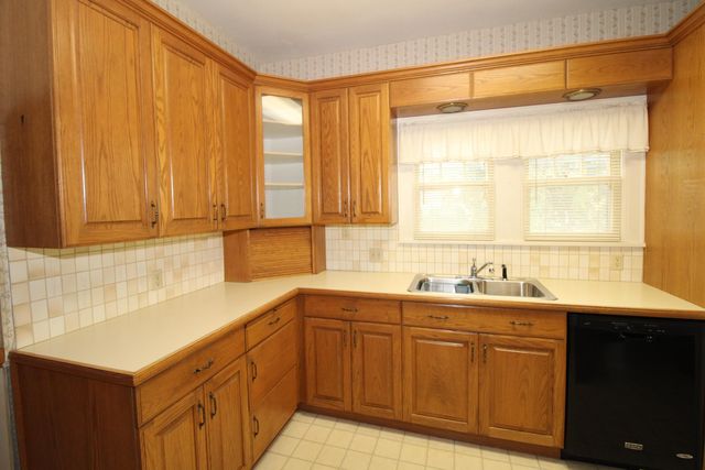 823 W Pine Ave, El Dorado, KS 67042