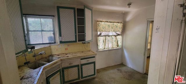 6555 De Celis Place, Van Nuys, CA 91406
