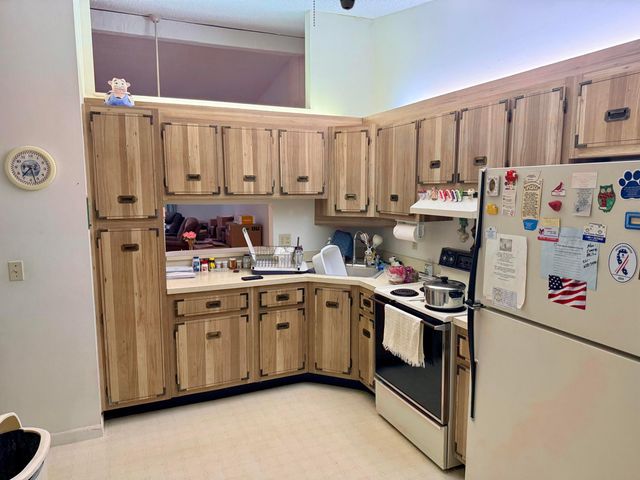 5624 Biscayne Drive, Greenacres, FL 33463