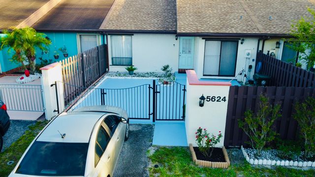 5624 Biscayne Drive, Greenacres, FL 33463