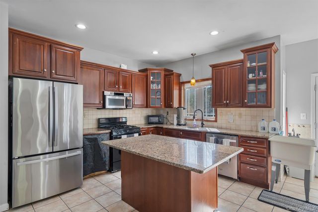 12 Damian Court, Chester, NY 10918