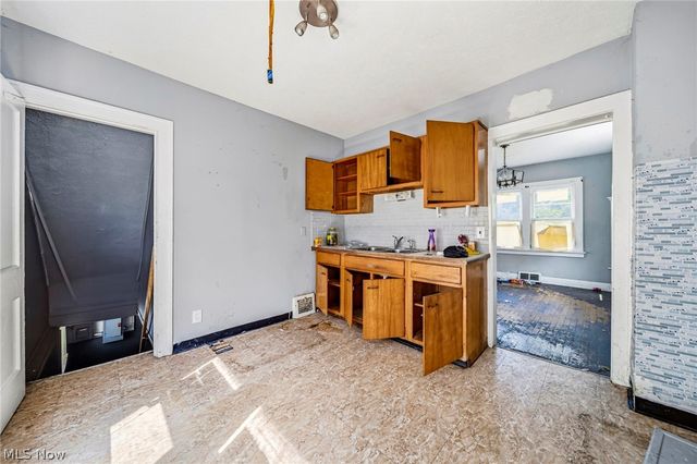 1735 Clarkstone Road, Cleveland, OH 44112