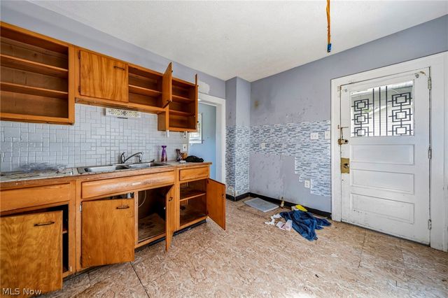 1735 Clarkstone Road, Cleveland, OH 44112