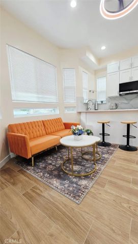 6920 Loma Verde, Los Angeles, CA 91303