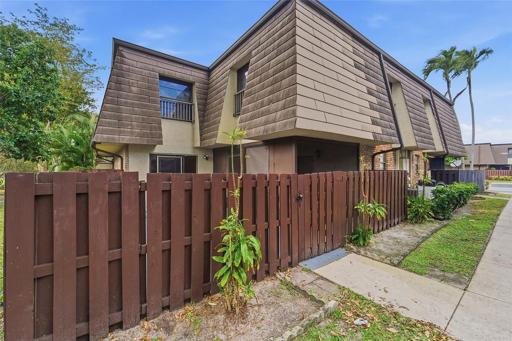 2501 NW 99th Avenue, Coral Springs, FL 33065