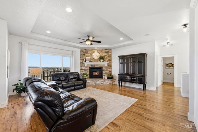 27204 Serenity Ln, Caldwell, ID 83607