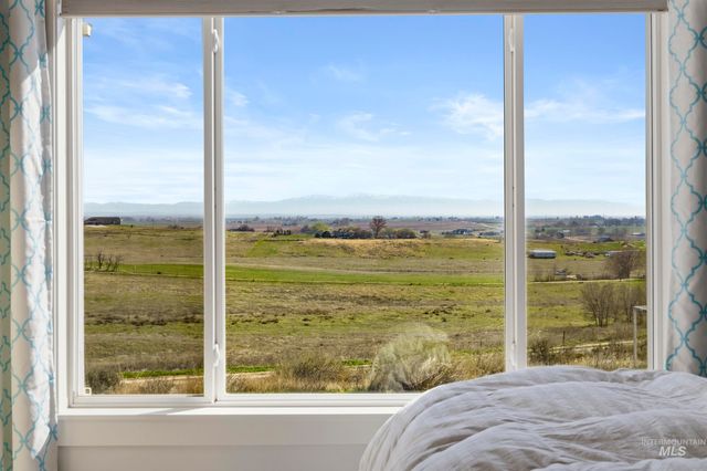 27204 Serenity Ln, Caldwell, ID 83607