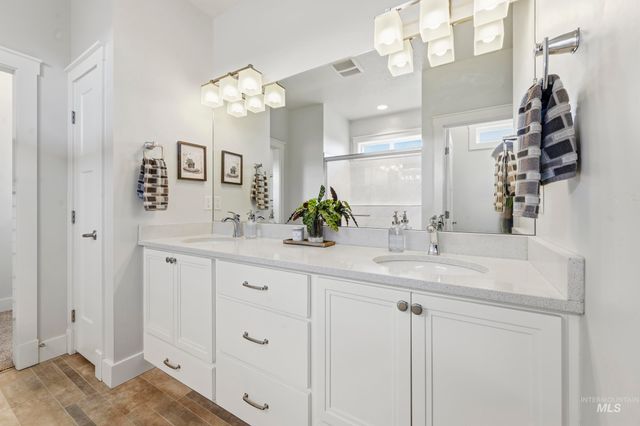 27204 Serenity Ln, Caldwell, ID 83607