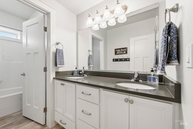 27204 Serenity Ln, Caldwell, ID 83607