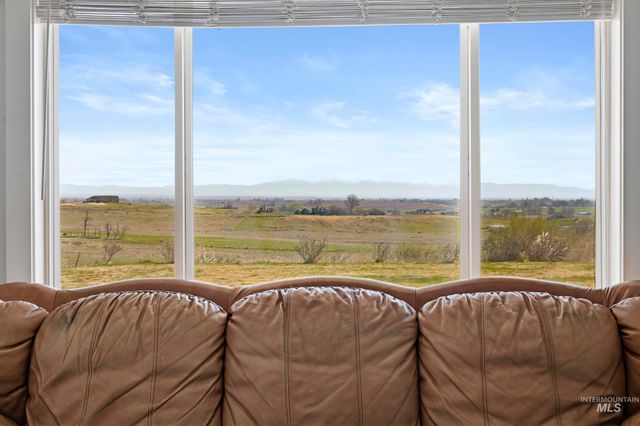 27204 Serenity Ln, Caldwell, ID 83607