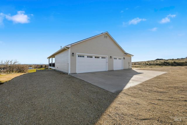 27204 Serenity Ln, Caldwell, ID 83607