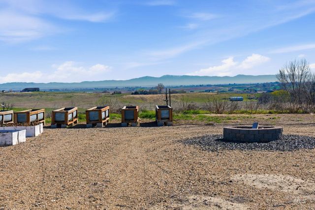 27204 Serenity Ln, Caldwell, ID 83607