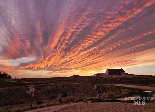 27204 Serenity Ln, Caldwell, ID 83607