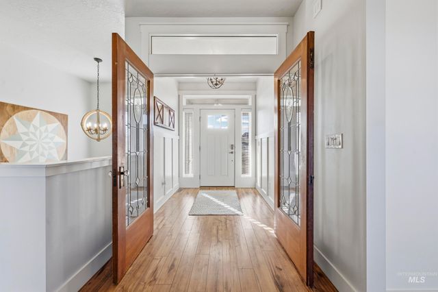 27204 Serenity Ln, Caldwell, ID 83607